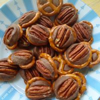 Caramel Pretzel Delights