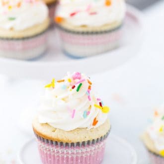 vanilla cupcakes with cream cheese frosting