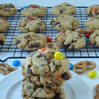Peanut Butter Chocolate Chip Pretzel Cookies