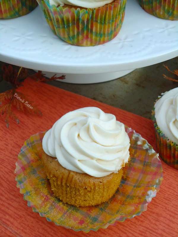 pumpkin spice cupcakes with cream cheese frosting