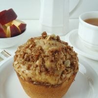 Apple Muffins with Oatmeal Topping