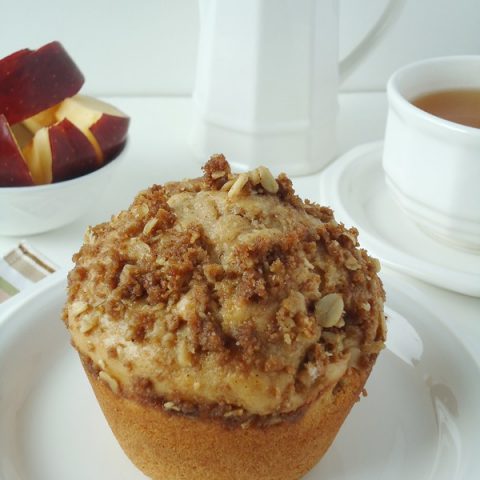 Apple Muffins with Oatmeal Topping