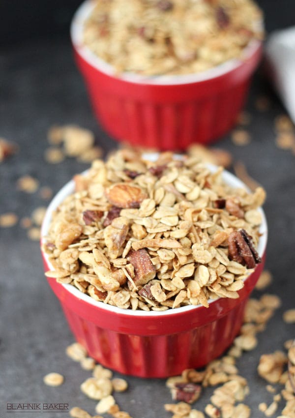  Crunchy, hearty and delicious coconut almond granola to start off the year on the right foot!