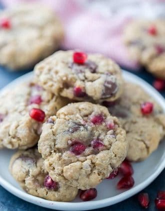 These vanilla pomegranate oatmeal cookies are chunky, chewy and totally crunchy! This easy cookie recipe is perfect for Christmas cookie exchanges.