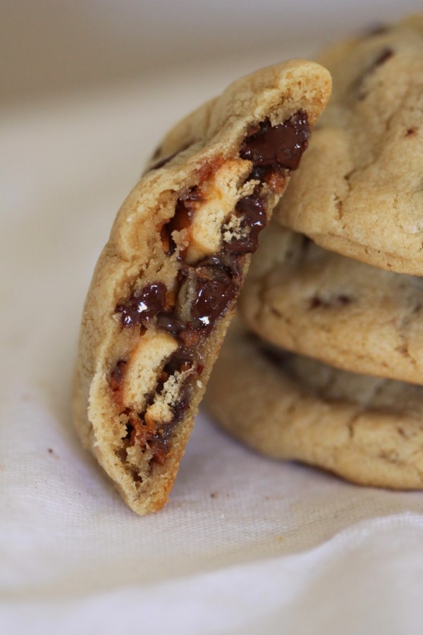 Samoa_Stuffed_Chocolate_Chip_Cookies_