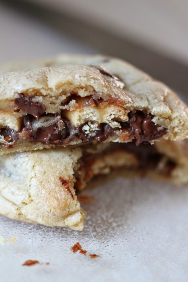 Samoa_Stuffed_Chocolate_Chip_Cookies_