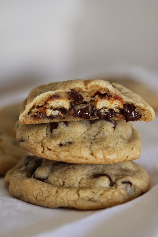 Samoa_Stuffed_Chocolate_Chip_Cookies_