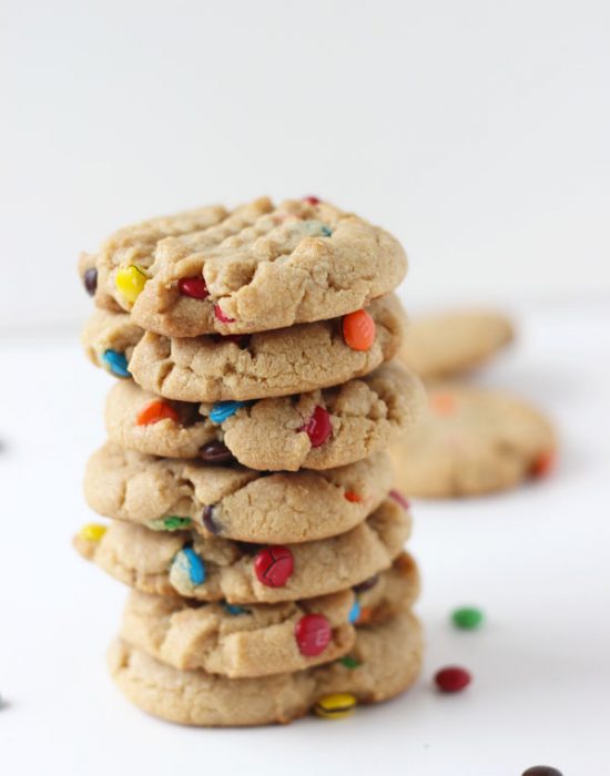 Peanut Butter M&M Cookies- If you are a peanut butter lover, then you will love these traditional soft and crunchy peanut butter cookies!!