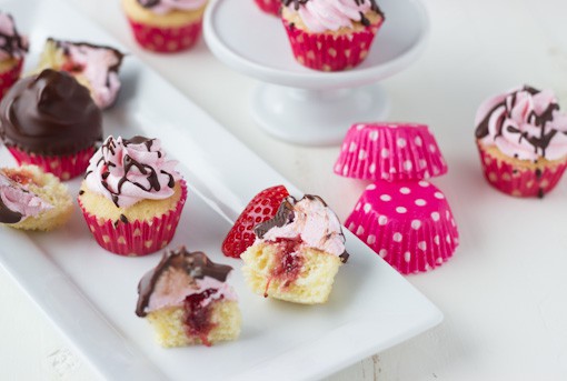 Mini-Chocolate-Covered-Strawberry-Cupcakes-1