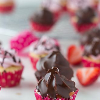 Mini-Chocolate-Covered-Strawberry-Cupcakes