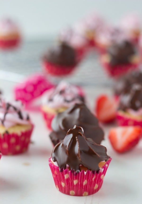 Mini-Chocolate-Covered-Strawberry-Cupcakes-own-3