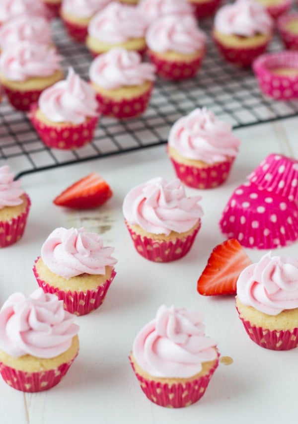 Mini-Chocolate-Covered-Strawberry-Cupcakes-own-6