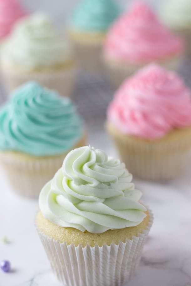 Key Lime Cupcakes - a fluffy white cupcake filled with fresh key lime zest and juice. Just screams Spring! 