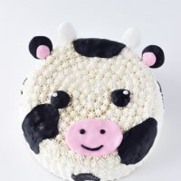 This Cow Cake tutorial makes for an easy and adorable fondant and frosting decorated cow cake; perfect for any cow-themed celebration. Get the recipe on BlahnikBaker.com