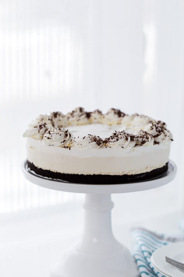 This Irish Cream Cheesecake recipe is a no-bake dessert with a cream cheese filling, mint chocolate crust and heavy cream. Perfect for St Patrick's Day. 