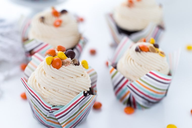 This chocolate peanut butter cupcakes recipe for are for all the peanut butter lovers. 