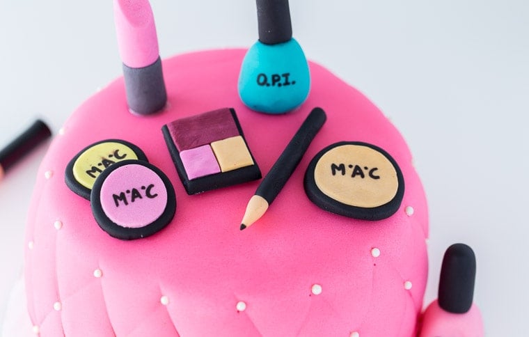 An easy, beautiful and chic Makeup Cake with step-by-step directions. 