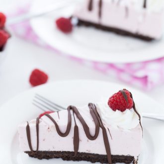 Raspberry Greek Yogurt Cheesecake