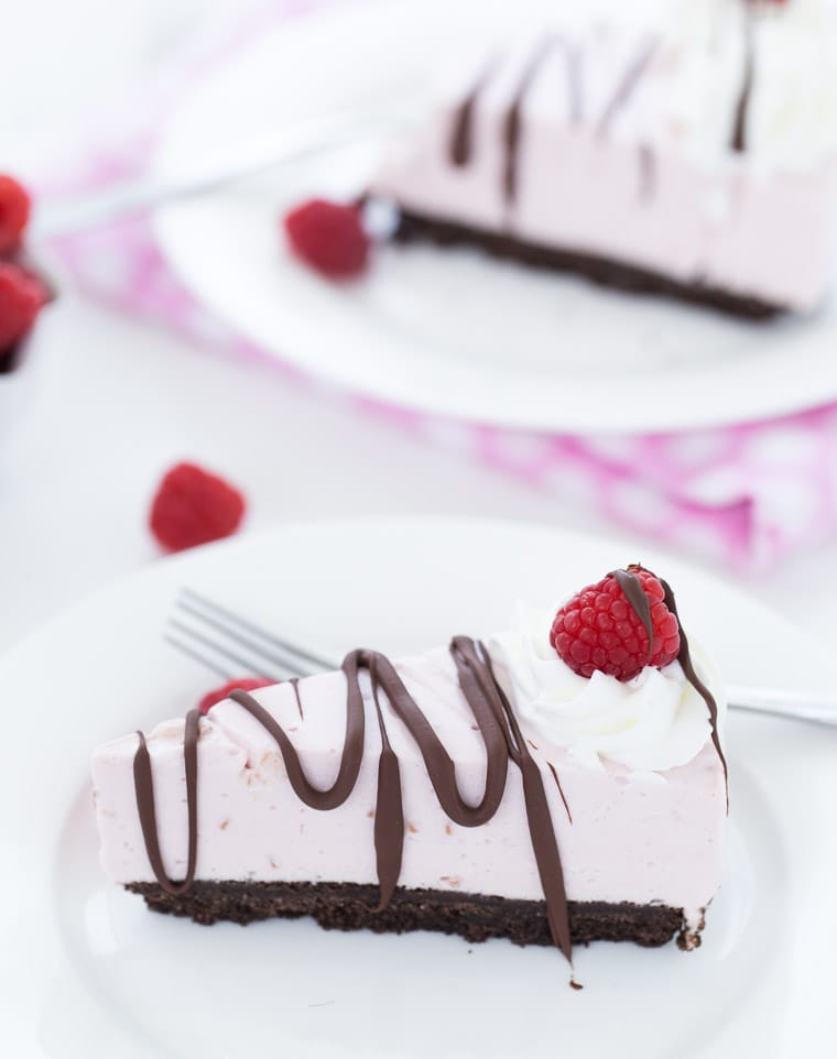 An easy no-bake Raspberry Greek Yogurt Cheesecake with chocolate crust and fresh raspberry. 