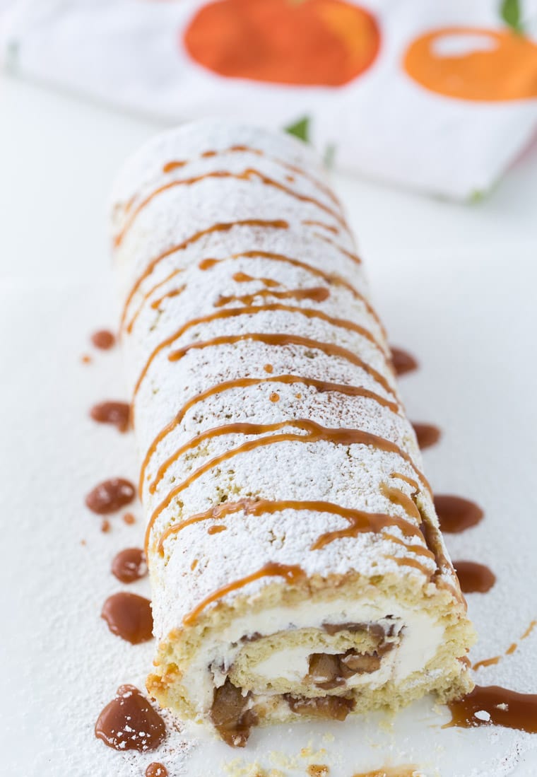 This Apple Pie Cake Roll recipe is just wonderful with a vanilla cake recipe, filled with whipped mascarpone filling and apple pie filling. 