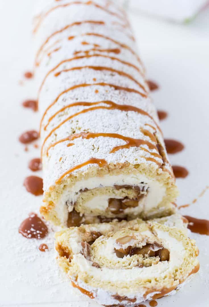 This Apple Pie Cake Roll recipe is just wonderful with a vanilla cake recipe, filled with whipped mascarpone filling and apple pie filling. 