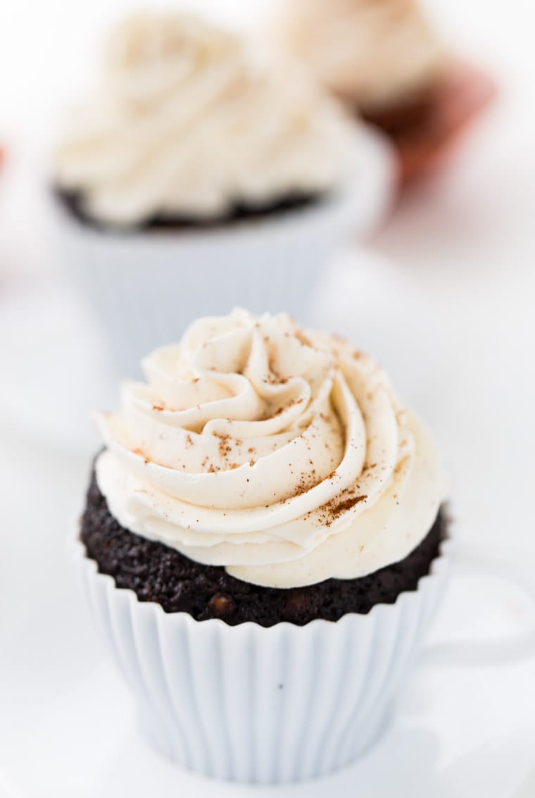 The Dash Everyday Stand Mixer & My Strawberry Cheesecake Cupcake