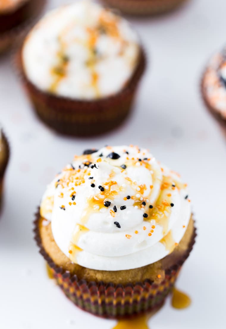 These pumpkin spice cupcakes are perfect for Thanksgiving! 