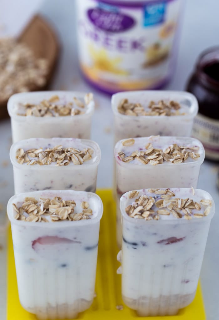 These Greek Yogurt Breakfast pops with oats, fresh berries and a good dose of greek yogurt are perfect for on-the-go breakfasts. 