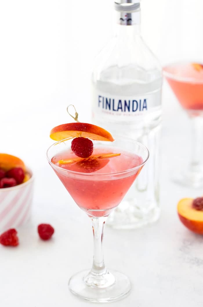 This summer peach raspberry martini recipe is filled with fresh raspberries and juicy peach flavors. A refreshing summer cocktail that's easy to whip up. 