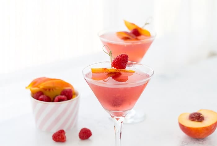 This summer peach raspberry martini recipe is filled with fresh raspberries and juicy peach flavors. A refreshing summer cocktail that's easy to whip up. 