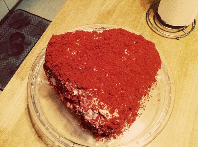 Fresh red heart fondant cake | Free Shipping in 3 Hrs.