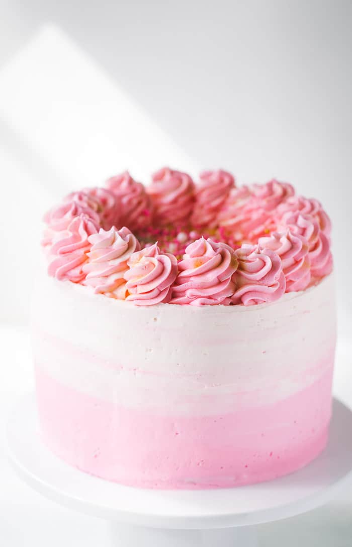 limpiar Supone Retirarse Pink Ombre Cake - A Classic Twist