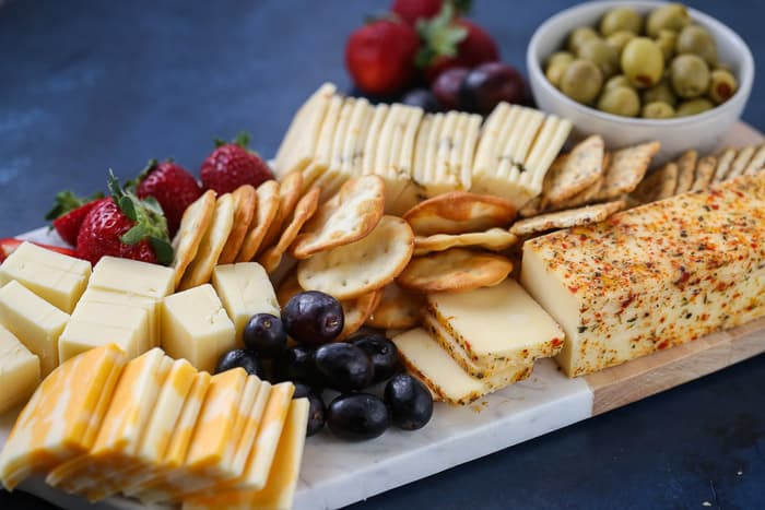 making a cheeseboard