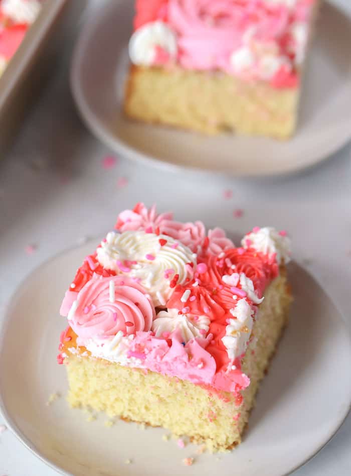 How to Decorate A Sheet Cake - Valentine's Day Sheet Cake ...