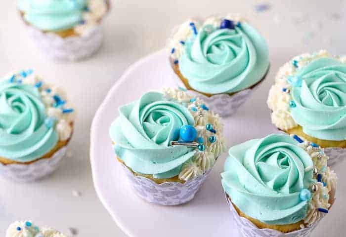 Baby boy hot sale cupcakes decorating ideas