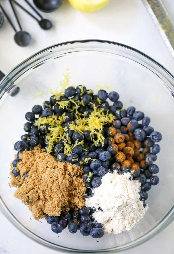 https://aclassictwist.com/wp-content/uploads/2020/07/Classic-Blueberry-Crumble-Recipe-1.jpg