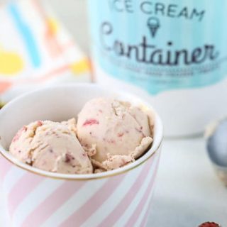 https://aclassictwist.com/wp-content/uploads/2020/07/Homemade-Strawberry-Ice-Cream-3-320x320.jpg