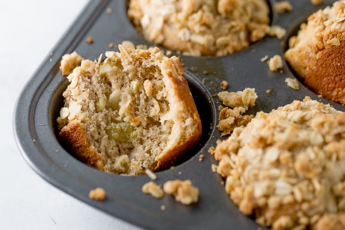 Apple Muffins with Oatmeal Topping 