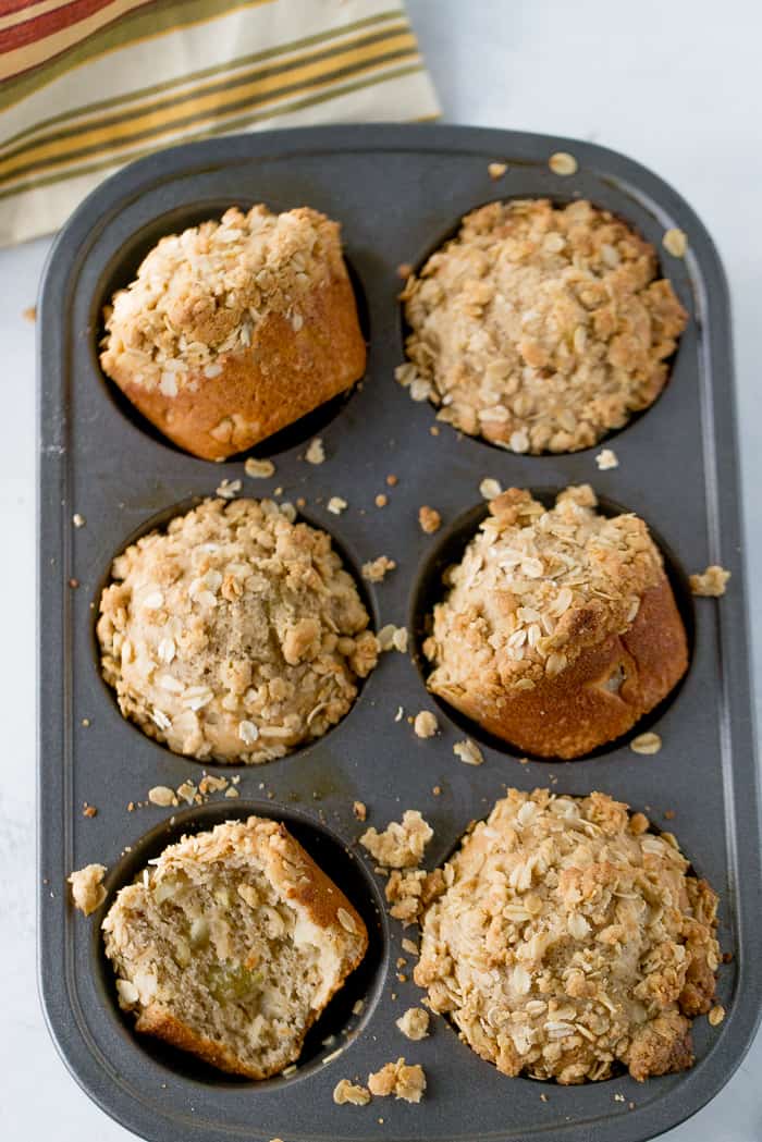 Apple Muffins with Oatmeal Topping 