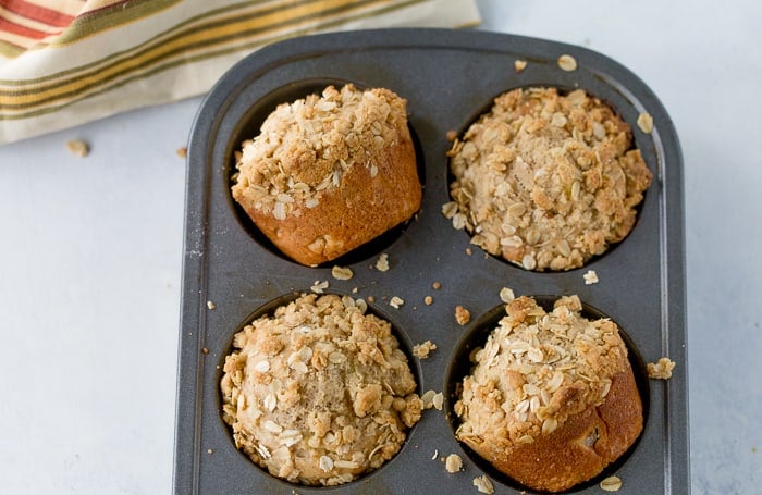 Apple Muffins with Oatmeal Topping 