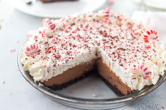 BEST No Bake Peppermint Mocha Pie with a Homemade Oreo Crust!