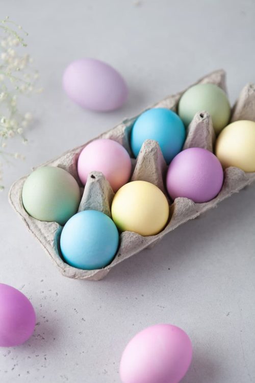 How to Dye Eggs Without a Kit - A Classic Twist