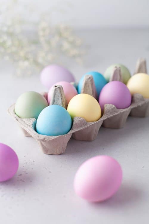 How to Dye Eggs Without a Kit - A Classic Twist