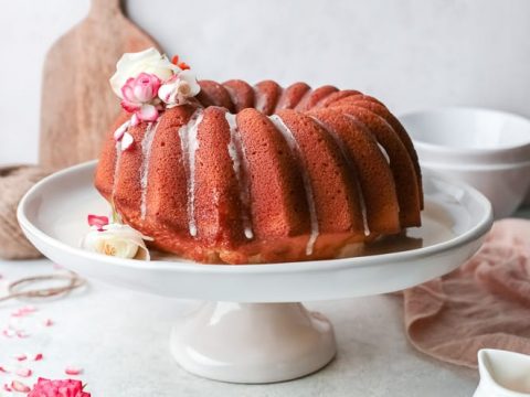 With the Holstein bundt cake maker prepare 6 mini bundt cakes in 3 fun  shapes in just 7 minutes! Indulge guilt free …