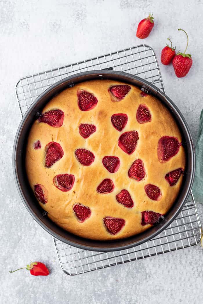 Fresh Strawberry Cake