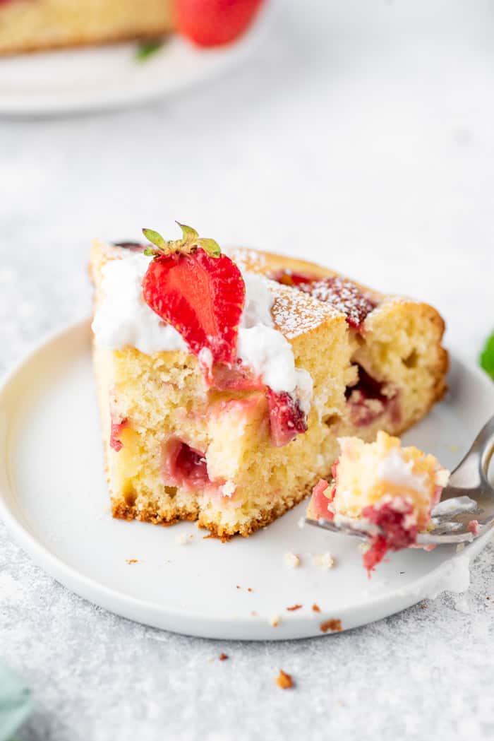 Fresh Strawberry Cake