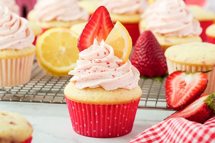 strawberry lemonade cupcakes