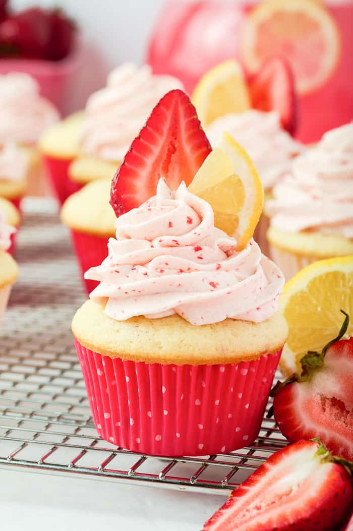 strawberry lemonade cupcakes