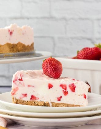 No bake strawberry cheesecake slice.