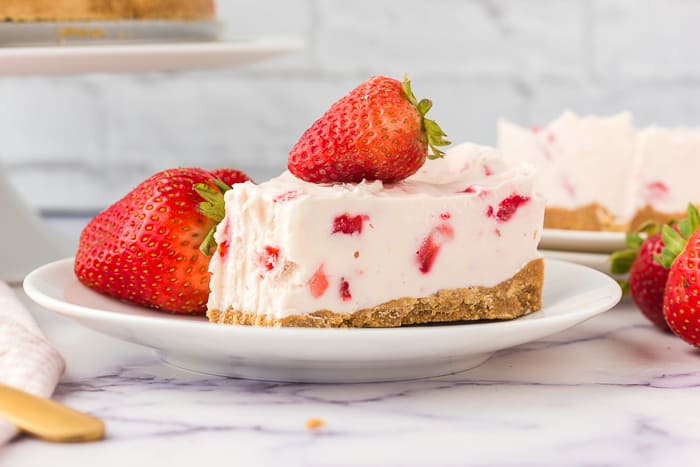 Strawberry Icebox Cake - Amanda's Cookin' - One Pan Desserts